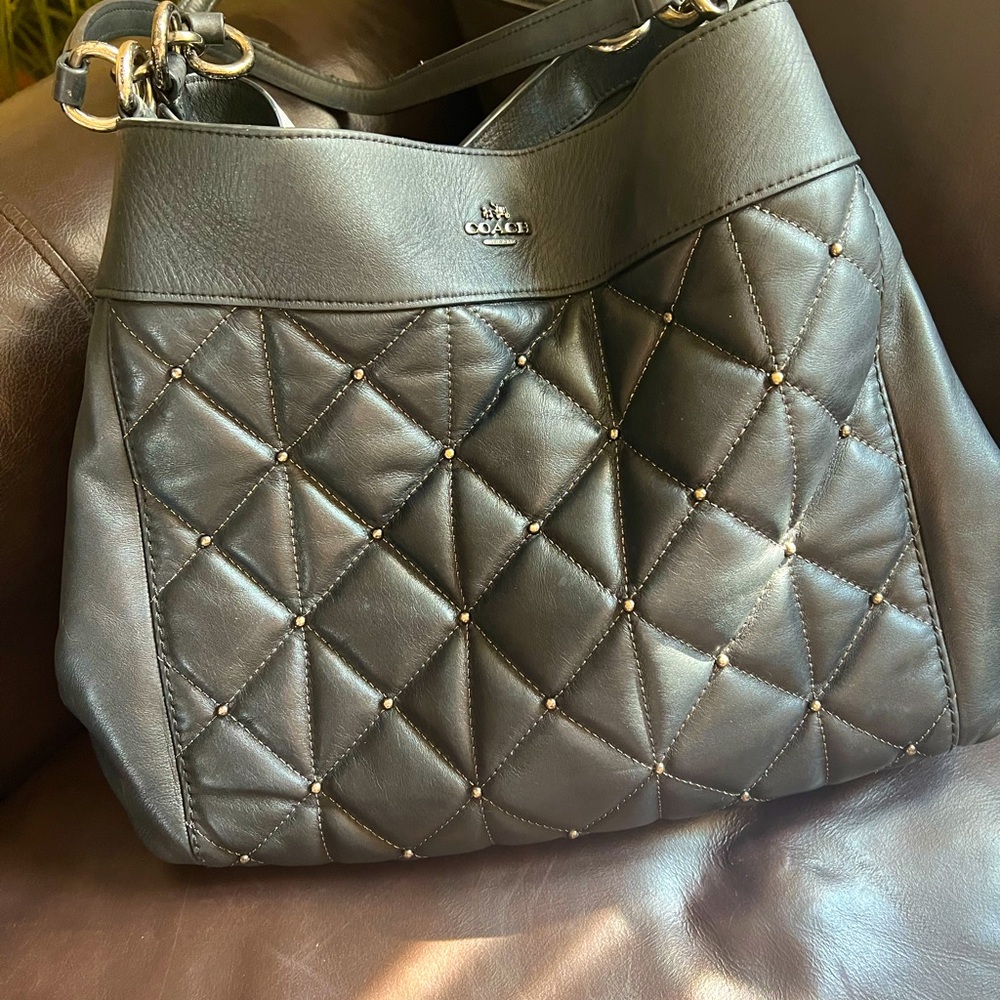 Medium size coach bag. Gently used, good condition.